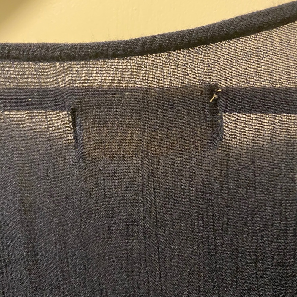 Hollister Flowy Cropped Shirt Navy size M - Picture 6 of 6